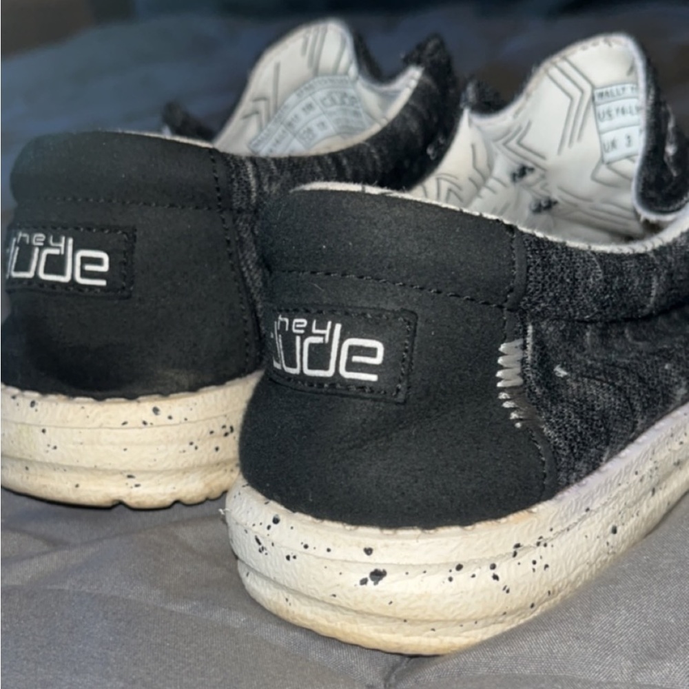 Kids Hey dudes, fits a Womens 6